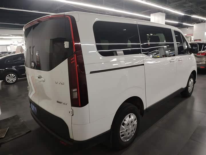 Maxus V70 2023 2023款 2.0T 精英版 自动短轴低顶 5/6座