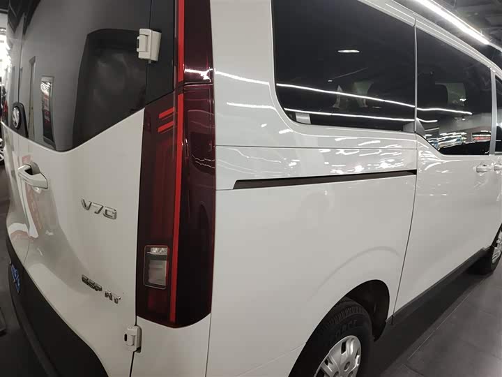 Maxus V70 2023 2023款 2.0T 精英版 自动短轴低顶 5/6座