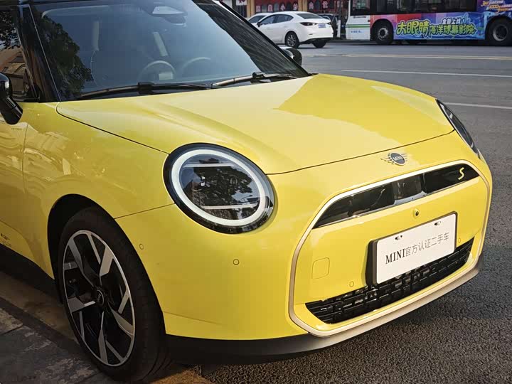 Mini Cooper 2024 2024款 452km COOPER SE 艺术家
