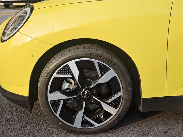 Mini Cooper 2024 2024款 452km COOPER SE 艺术家