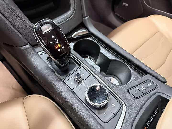 Cadillac XT6 2022 2022款 2.0T 六座四驱铂金型