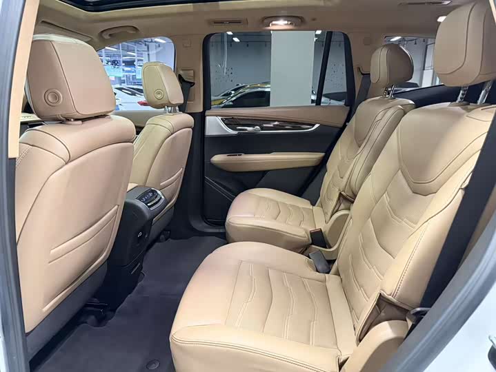 Cadillac XT6 2022 2022款 2.0T 六座四驱铂金型