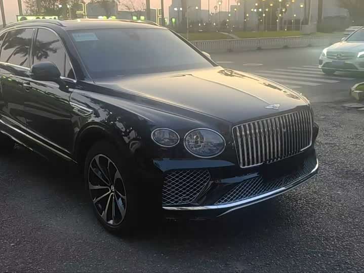 Bentley Bentayga 2023 2023款 4.0T V8 长轴距版