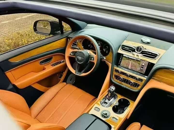 Bentley Bentayga 2023 2023款 4.0T V8 长轴距版