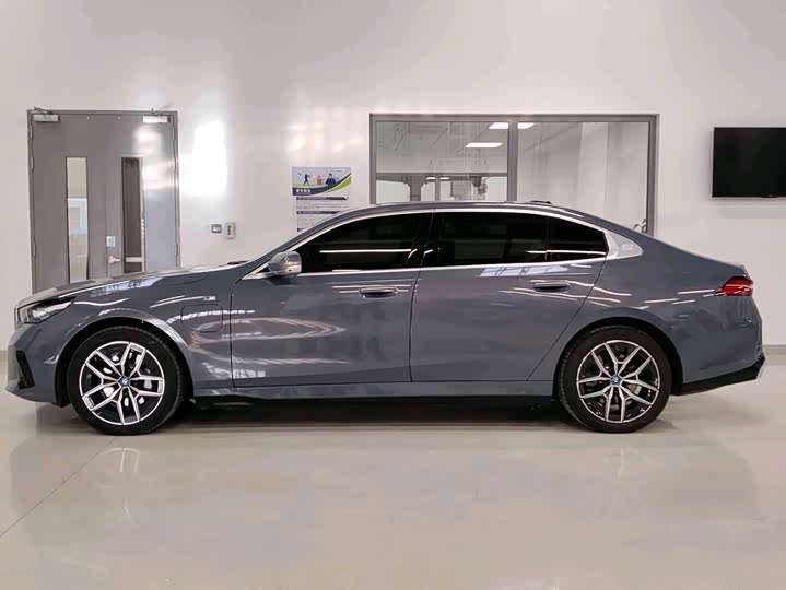 BMW i5 2024 2024款 eDrive 35L 尊享型 M运动套装