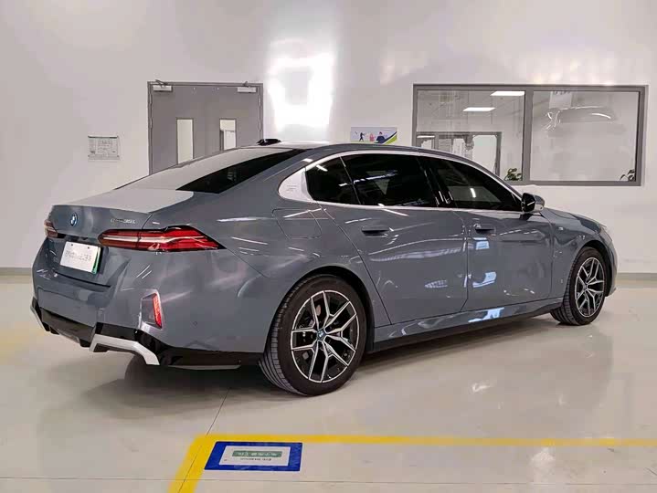 BMW i5 2024 2024款 eDrive 35L 尊享型 M运动套装