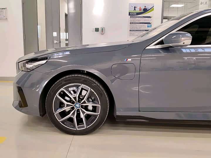 BMW i5 2024 2024款 eDrive 35L 尊享型 M运动套装