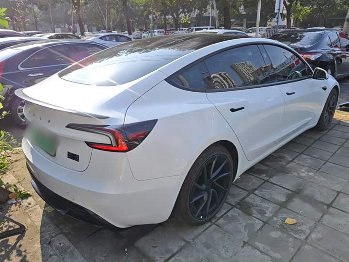 Tesla Model 3 2024 2024款 高性能全轮驱动版