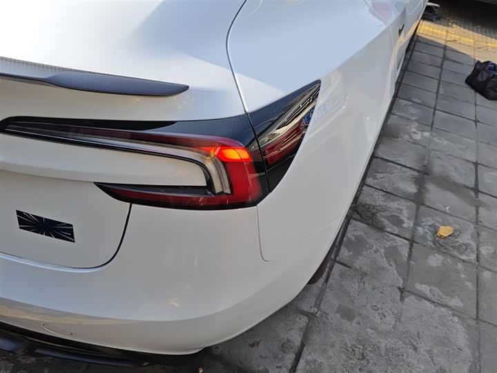 Tesla Model 3 2024 2024款 高性能全轮驱动版