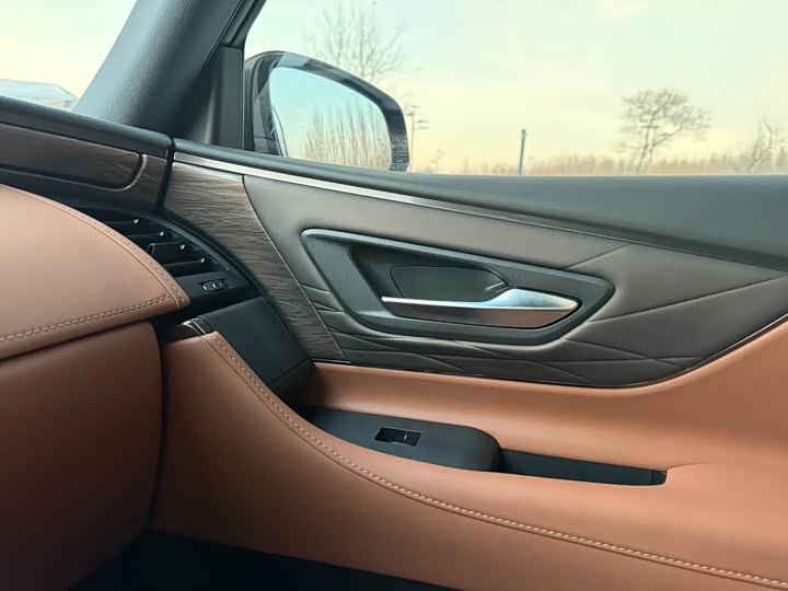 Toyota Alphard 2024 2024款 双擎 2.5L 尊贵版