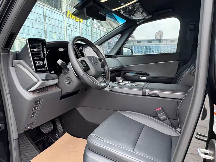 Lexus LM 2025 2025款 500h 六座尊崇版