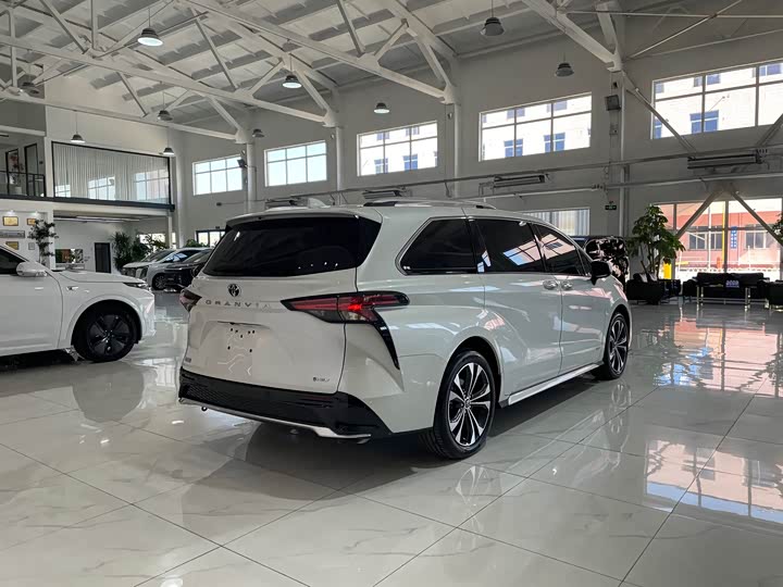 Toyota Granvia 2024 2024款 2.5L混动 尊贵PLUS版