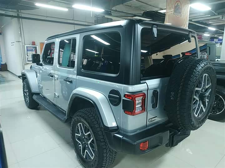 Jeep Wrangler 2024 2024款 2.0T 撒哈拉四门版