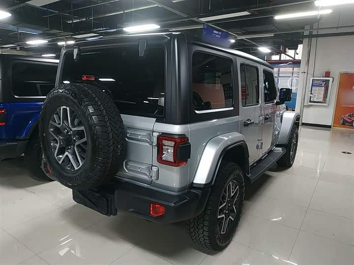 Jeep Wrangler 2024 2024款 2.0T 撒哈拉四门版
