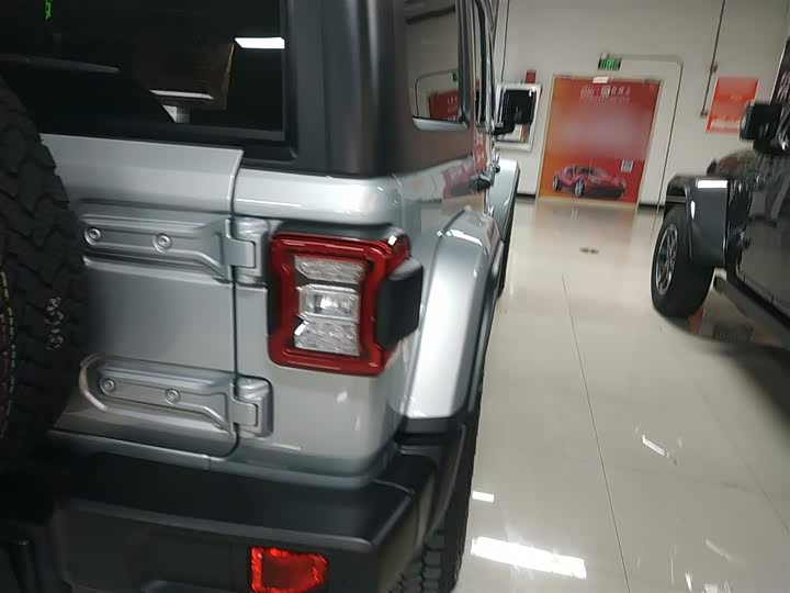 Jeep Wrangler 2024 2024款 2.0T 撒哈拉四门版