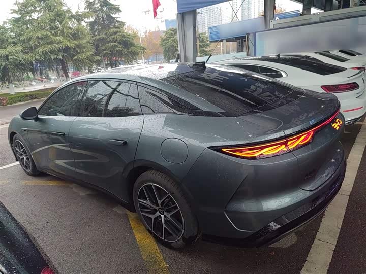 BYD Han L 2025 2025款 DM-p 四驱激光雷达旗舰型