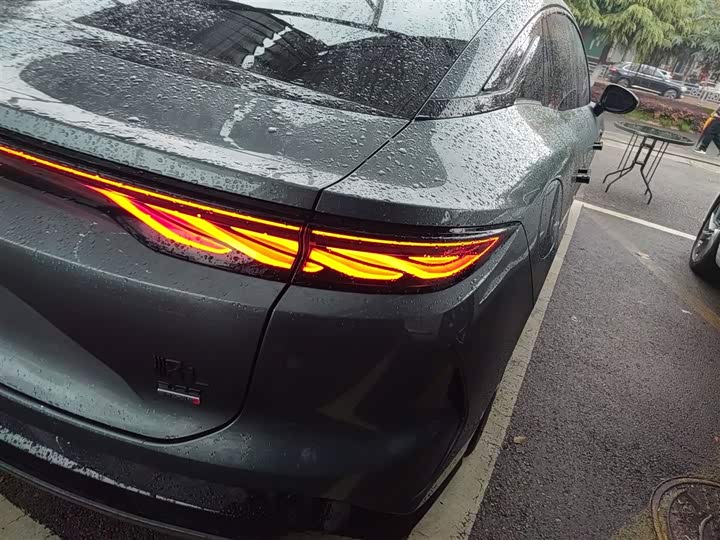 BYD Han L 2025 2025款 DM-p 四驱激光雷达旗舰型