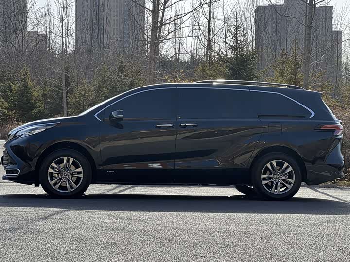 Toyota Sienna 2026 2026款 2.5L 双擎四驱尊贵版