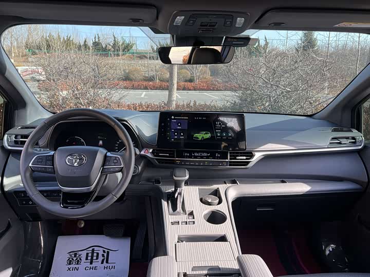 Toyota Sienna 2026 2026款 2.5L 双擎四驱尊贵版