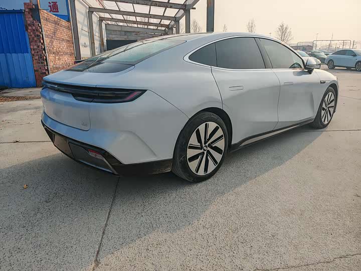 Geely Galaxy E8 2024 2024款 665km 后驱星舰 远航版