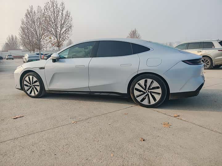 Geely Galaxy E8 2024 2024款 665km 后驱星舰 远航版