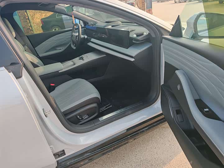 Geely Galaxy E8 2024 2024款 665km 后驱星舰 远航版