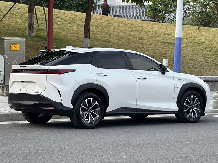 Lexus RZ 2023 2023款 450e 四驱纵享版