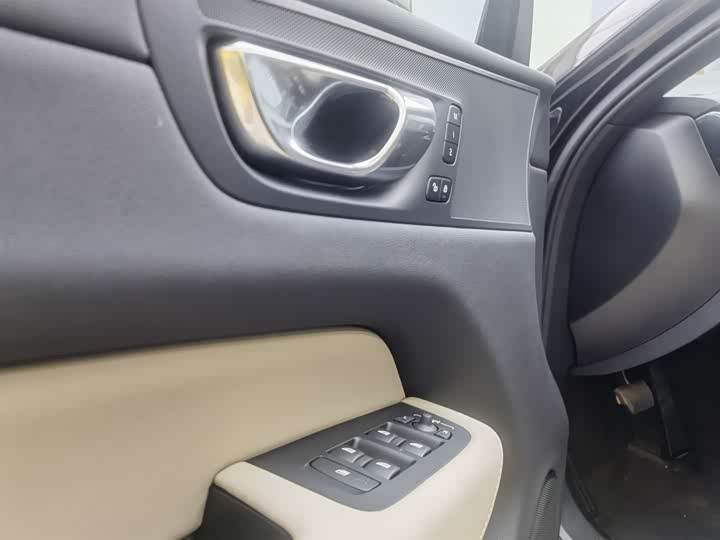 Volvo XC60 2026 2026款 B5 四驱智逸豪华版