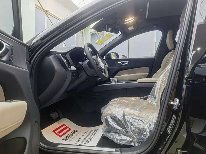 Volvo XC60 2026 2026款 B5 四驱智逸豪华版