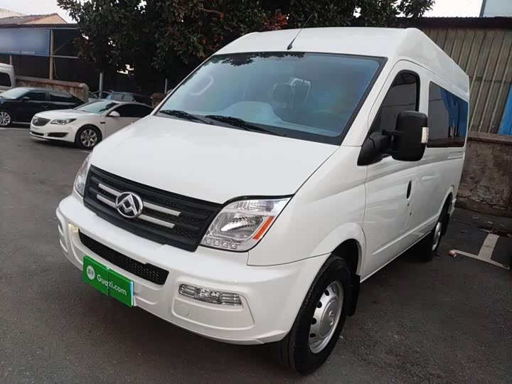 Maxus V80 2023 2023款 2.0T 手动经典傲运通短轴中顶5/6座