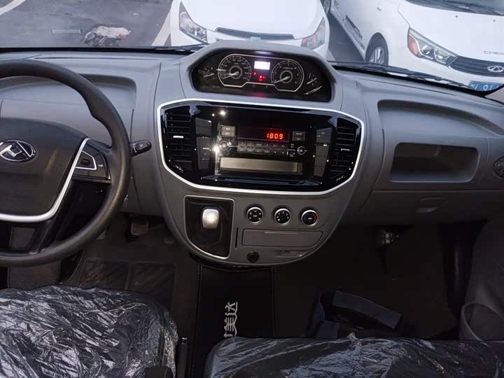 Maxus V80 2023 2023款 2.0T 手动经典傲运通短轴中顶5/6座