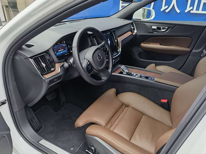 Volvo V60 2024 2024款 B5 智远豪华版