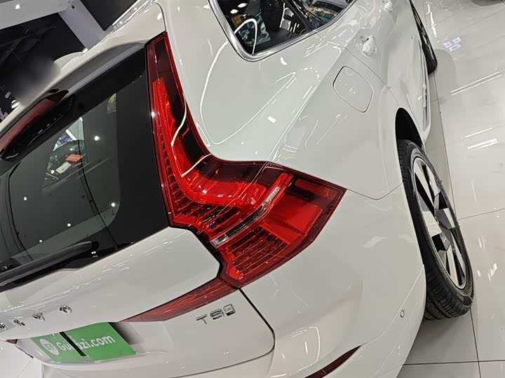 Volvo XC60 Hybrid 2025 2025款 插电式混动 长续航四驱智雅豪华版