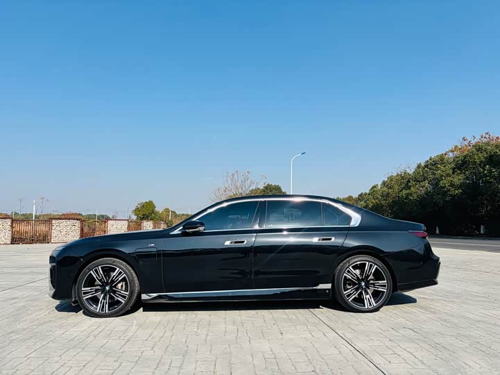 BMW i7 2023 2023款 eDrive50L 尊享M运动套装