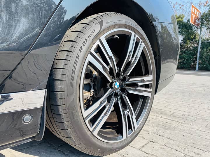 BMW i7 2023 2023款 eDrive50L 尊享M运动套装