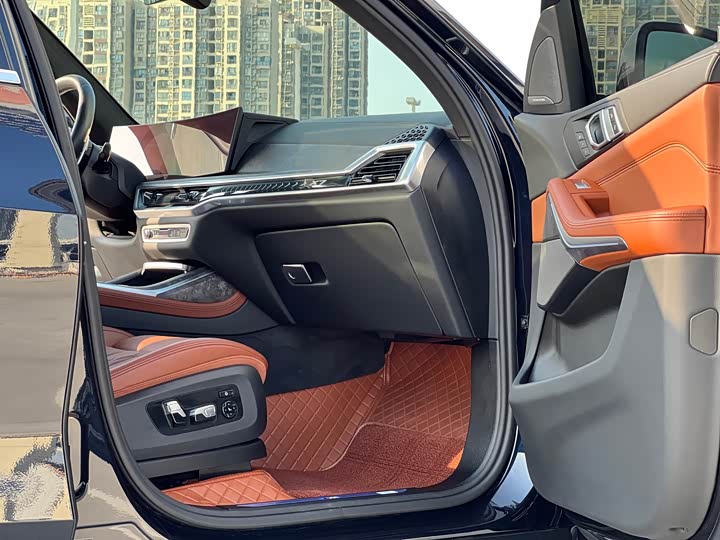 BMW X7 2024 2024款 xDrive40i 尊享型M运动套装