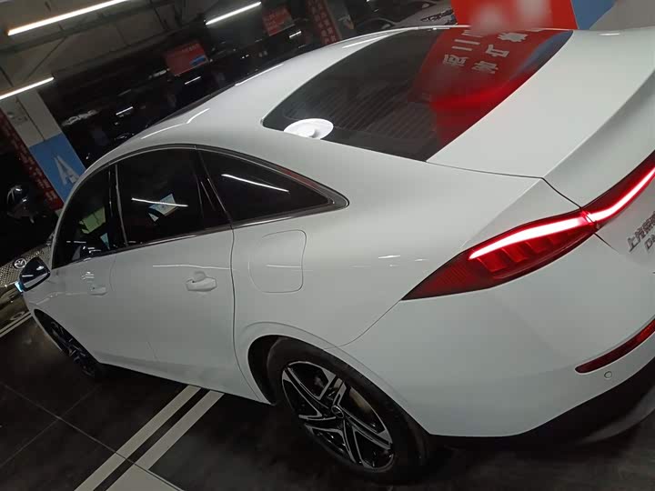 Roewe D7 2023 2023款 DMH 125km 卓越版