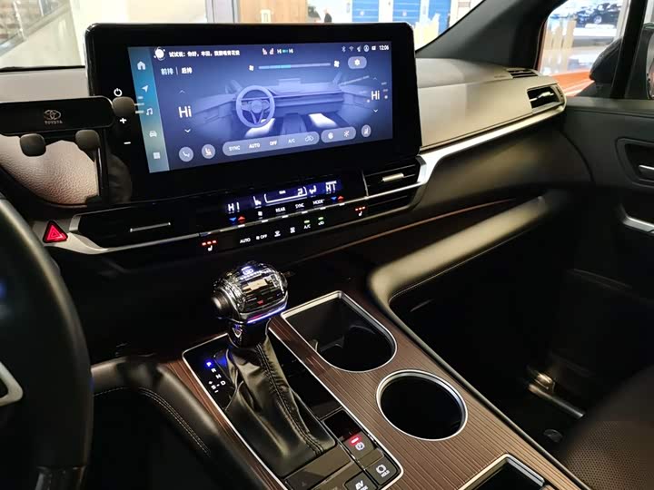 Toyota Granvia 2024 2024款 2.5L混动 尊贵PLUS四驱版