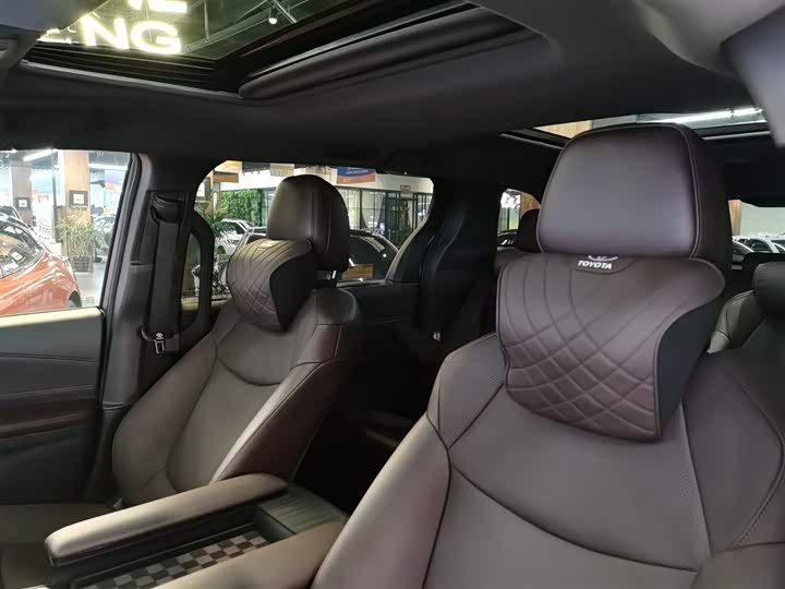 Toyota Granvia 2024 2024款 2.5L混动 尊贵PLUS四驱版