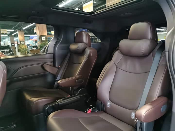 Toyota Granvia 2024 2024款 2.5L混动 尊贵PLUS四驱版