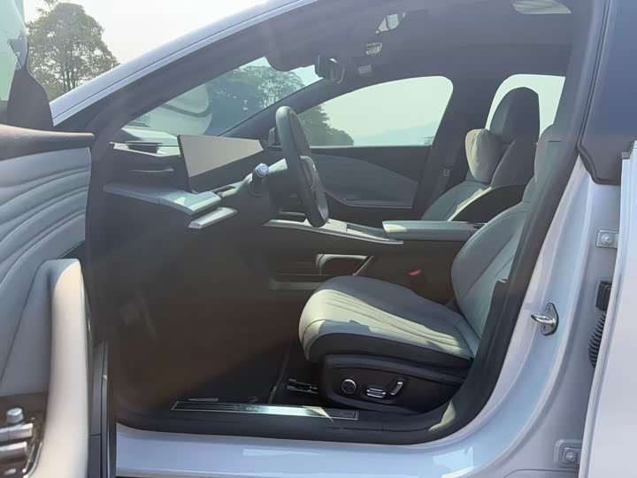 Geely Galaxy E8 2024 2024款 550km 后驱MAX