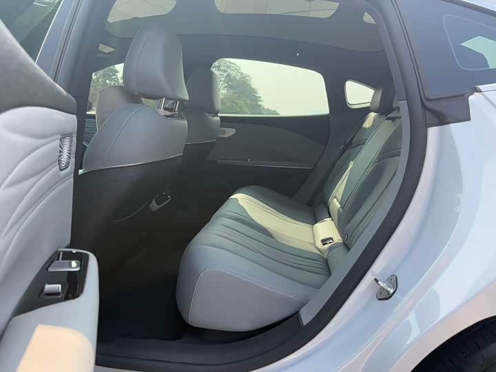 Geely Galaxy E8 2024 2024款 550km 后驱MAX