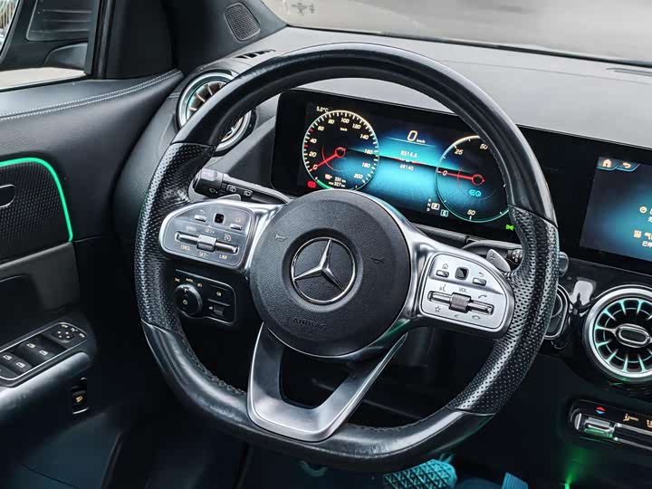 Mercedes-Benz EQA 2022 2022款 EQA 300 4MATIC 首发特别版