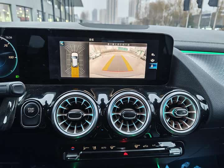 Mercedes-Benz EQA 2022 2022款 EQA 300 4MATIC 首发特别版