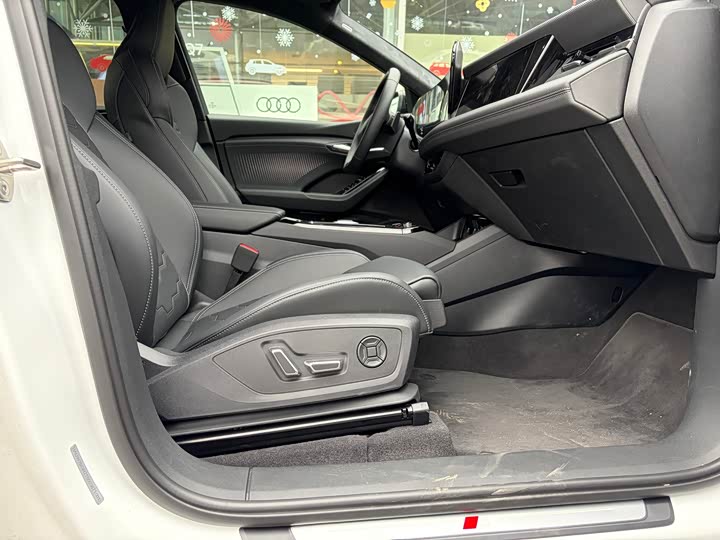 Audi Q6L e-tron 2026 2026款 首发领航版