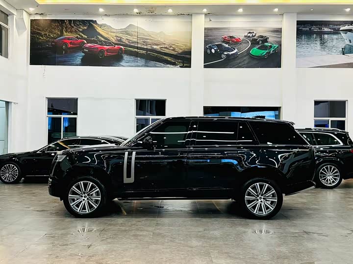 Land Rover Range Rover 2025 2025款 3.0 L6 400PS 盛世加长版
