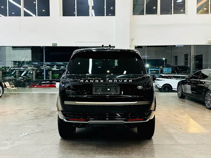 Land Rover Range Rover 2025 2025款 3.0 L6 400PS 盛世加长版