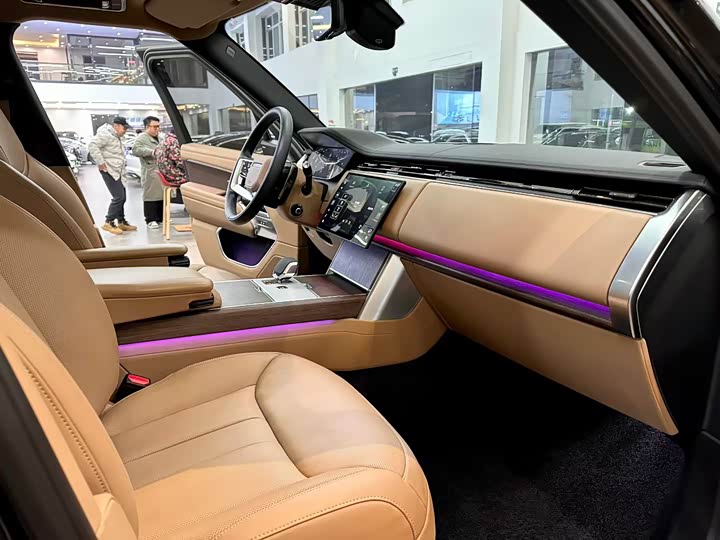 Land Rover Range Rover 2025 2025款 3.0 L6 400PS 盛世加长版