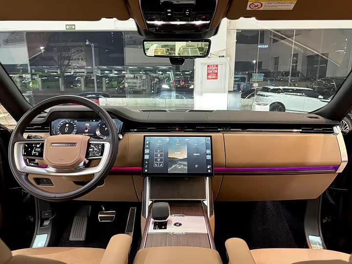 Land Rover Range Rover 2025 2025款 3.0 L6 400PS 盛世加长版