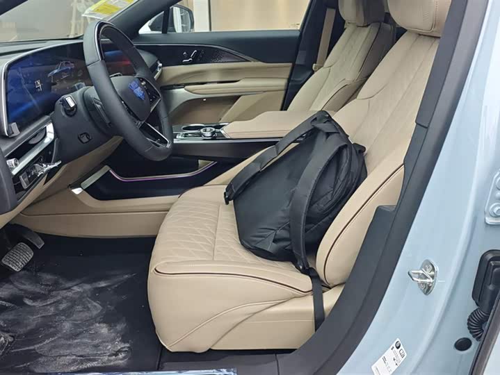 Cadillac Lyriq 2022 2022款 四驱高性能尊贵版